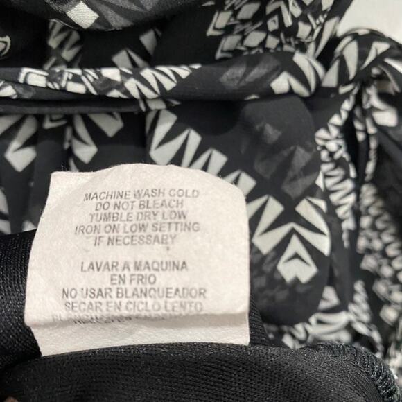Lily Rose Black & White Chevron Striped Dress Size Small - Picture 7 of 7